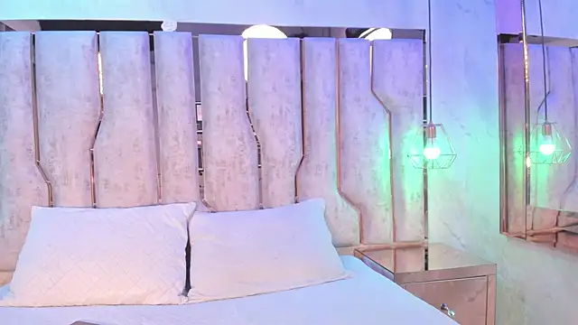 chica nocturna25 online show from 05-18-26, 03:13