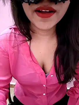 Snapshot of Razoee chatting on 05-21-26, 04:58 Razoee online show from 05-21-26, 04:58