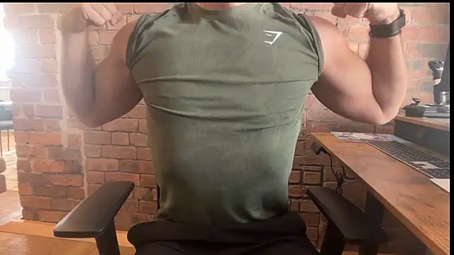 Snapshot of gymshrk chatting on 06-14-26, 01:46 gymshrk online show from 06-14-26, 01:46