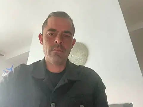 Riccardo86xx online show from 05-17-26, 04:21