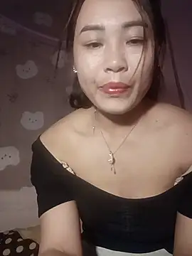 Snapshot of Pivi12 chatting on 05-23-26, 02:43 Pivi12 online show from 05-23-26, 02:43