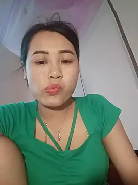 Snapshot of Pivi12 chatting on 05-27-26, 05:15 Pivi12 online show from 05-27-26, 05:15