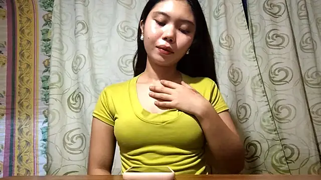 Snapshot of RegenaKhanponaphan chatting on 05-14-26, 04:30 RegenaKhanponaphan online show from 05-14-26, 04:30