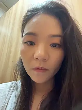 xiaochengzi505 online show from 06-01-26, 12:56