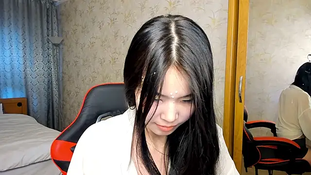 Akiba cute online show from 05-19-26, 12:22