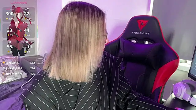 Jessica nigh online show from 05-20-26, 07:03