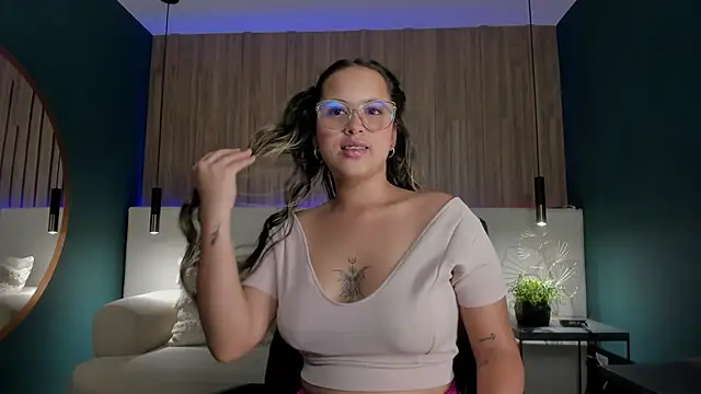 Snapshot of MayaLee_ chatting on 05-15-26, 12:56 MayaLee online show from 05-15-26, 12:56