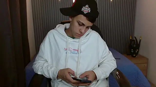 Ethanx18  online show from 05-19-26, 03:13