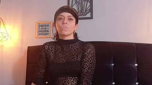 Layla Nigth online show from 04-28-26, 07:52