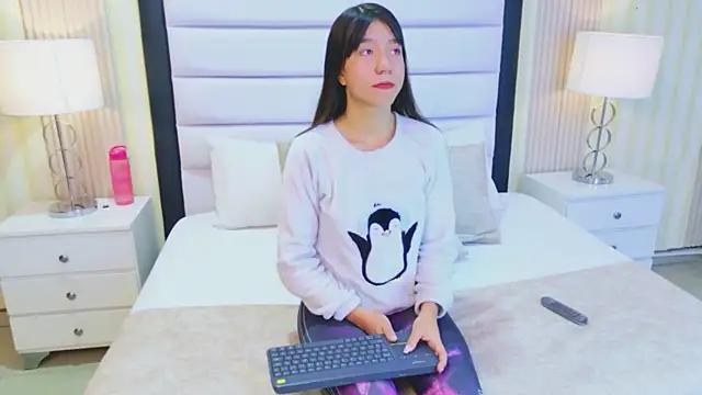 Snapshot of VioletSweetts chatting on 05-27-26, 04:15 VioletSweetts online show from 05-27-26, 04:15