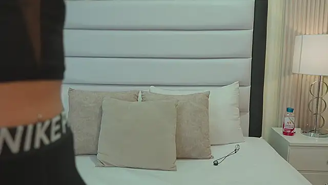 Snapshot of VioletSweetts chatting on 06-19-26, 03:22 VioletSweetts online show from 06-19-26, 03:22