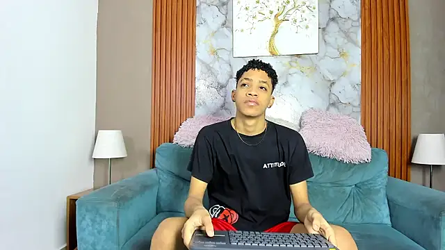 LOVE GUYS1 online show from 05-20-26, 01:17