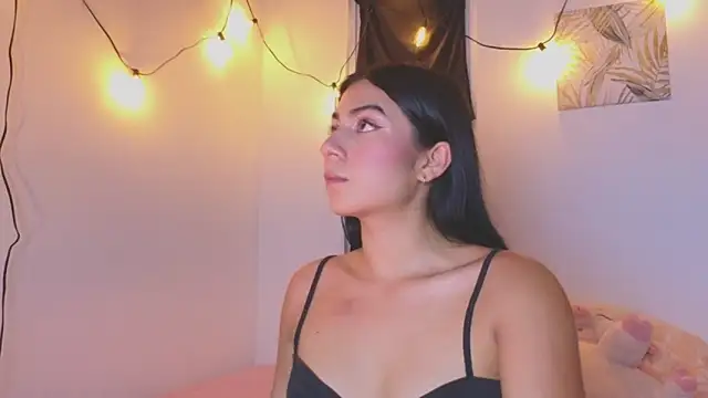 VictoriaaLopez online show from 06-12-26, 07:02