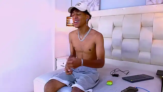 Maylo 0 online show from 04-29-26, 01:04