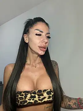 Snapshot of RaquelleXO chatting on 05-27-26, 06:38 RaquelleXO online show from 05-27-26, 06:38
