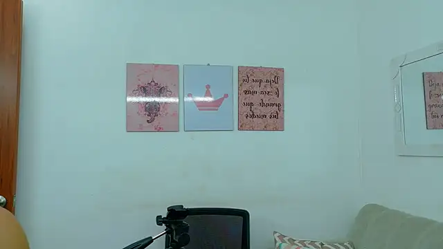 Snapshot of Zoe_rousse01 chatting on 05-16-26, 07:45 Zoe rousse01 online show from 05-16-26, 07:45