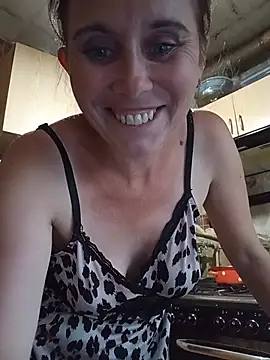Snapshot of MerelinMILf2 chatting on 06-17-26, 03:13 MerelinMILf2 online show from 06-17-26, 03:13