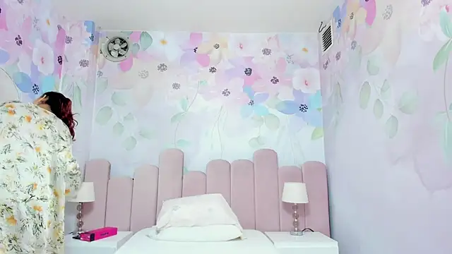 Miabloom19  online show from 07-18-26, 11:30
