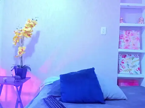 ChloeSmith9 online show from 05-25-26, 08:04