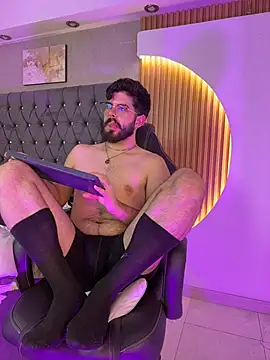 Snapshot of DomBoy_ chatting on 05-27-26, 01:57 DomBoy online show from 05-27-26, 01:57