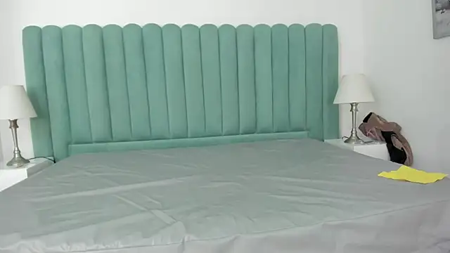 CoralRuiz online show from 06-11-26, 02:53