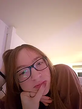 Snapshot of Freaky-Doll chatting on 05-14-26, 10:27 Freaky-Doll online show from 05-14-26, 10:27