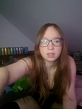 Snapshot of Freaky-Doll chatting on 06-08-26, 08:20 Freaky-Doll online show from 06-08-26, 08:20