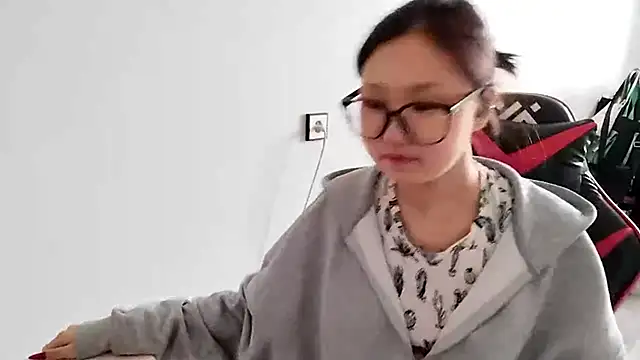 AdelineCanup online show from 05-19-26, 01:22