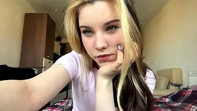 ShaniceYaden online show from 04-30-26, 02:07