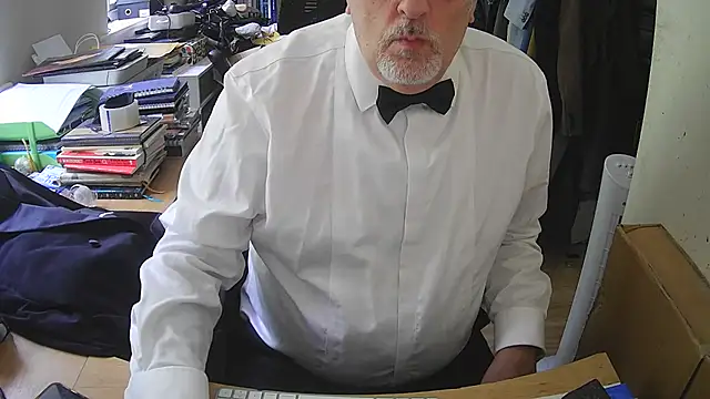 Snapshot of SuitedSub63 chatting on 08-05-26, 01:25 SuitedSub63 online show from 08-05-26, 01:25
