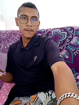 Snapshot of Lil_black009 chatting on 05-05-26, 11:07 Lil black009 online show from 05-05-26, 11:07