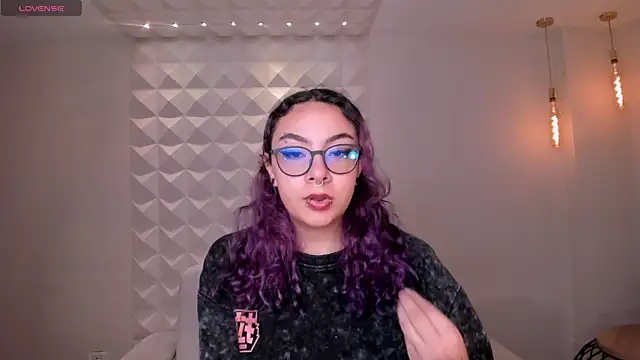 Snapshot of LoiseHarper chatting on 06-15-26, 12:02 LoiseHarper online show from 06-15-26, 12:02