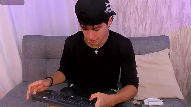 Liam Grayson  online show from 05-08-26, 02:22