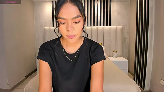 SaphiraJames online show from 05-28-26, 02:20