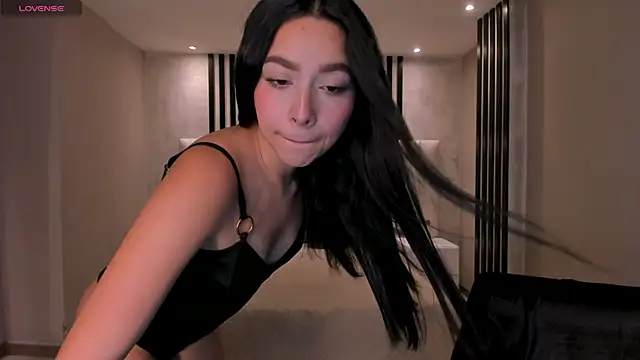 Snapshot of SophieKiss1 chatting on 05-23-26, 07:40 SophieKiss1 online show from 05-23-26, 07:40