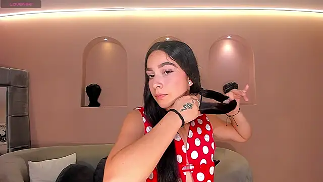 Snapshot of SophieKiss1 chatting on 05-25-26, 07:42 SophieKiss1 online show from 05-25-26, 07:42