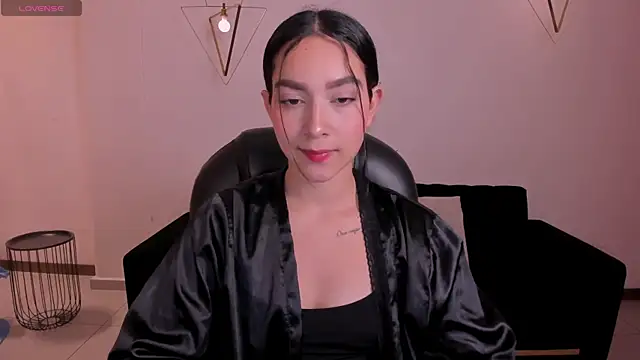 Snapshot of SophieKiss1 chatting on 05-28-26, 07:44 SophieKiss1 online show from 05-28-26, 07:44