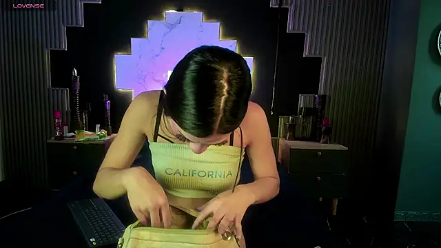 Juliette Doll  online show from 06-12-26, 02:05