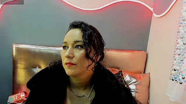 Elizabeth bennett online show from 05-14-26, 01:18
