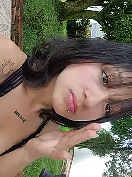 Snapshot of Magie_rouse chatting on 05-19-26, 08:04 Magie rouse online show from 05-19-26, 08:04