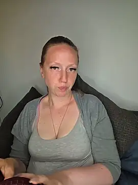 Snapshot of SweetGermanAlina chatting on 06-06-26, 05:39 SweetGermanAlina online show from 06-06-26, 05:39