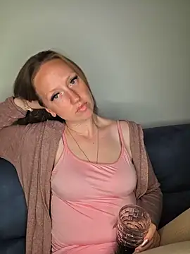 Snapshot of SweetGermanAlina chatting on 06-10-26, 07:24 SweetGermanAlina online show from 06-10-26, 07:24