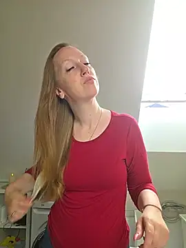 SweetGermanAlina online show from 07-16-26, 09:48