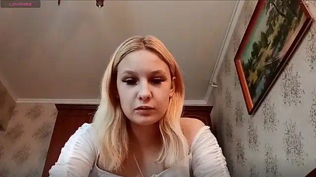 Snapshot of SharriLeisey chatting on 06-02-26, 10:17 SharriLeisey online show from 06-02-26, 10:17
