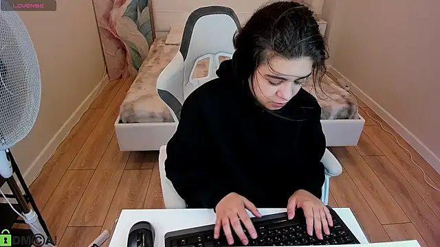 Trisha Moore online show from 07-19-26, 01:09