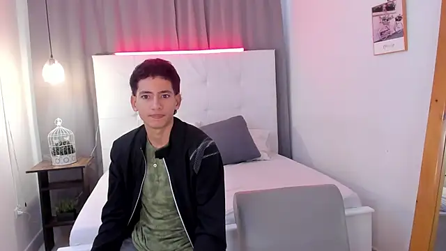 Snapshot of Alejo-and-Thiago chatting on 05-09-26, 12:21 Alejo-and-Thiago online show from 05-09-26, 12:21