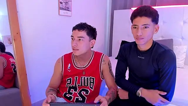 Snapshot of Alejo-and-Thiago chatting on 05-14-26, 12:34 Alejo-and-Thiago online show from 05-14-26, 12:34