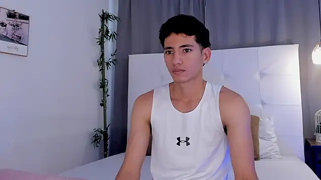 Snapshot of Alejo-and-Thiago chatting on 05-27-26, 12:35 Alejo-and-Thiago online show from 05-27-26, 12:35