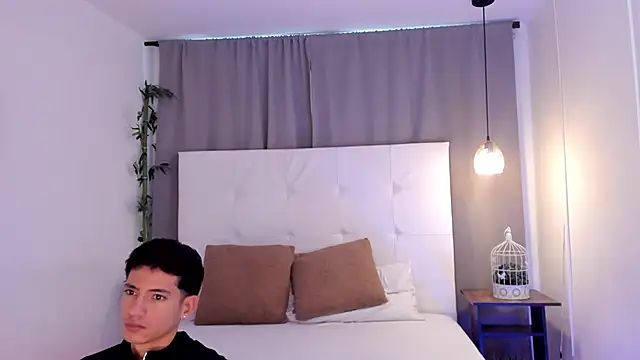 Snapshot of Alejo-and-Thiago chatting on 05-28-26, 12:24 Alejo-and-Thiago online show from 05-28-26, 12:24