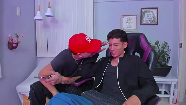 Snapshot of Alejo-and-Thiago chatting on 05-31-26, 02:35 Alejo-and-Thiago online show from 05-31-26, 02:35